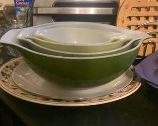 Vintage Pyrex Verde Green Mixing Bowl Set