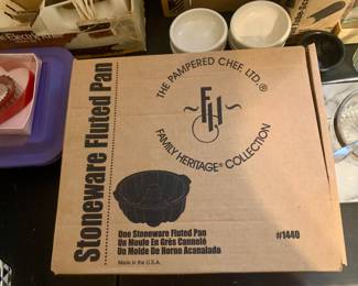 Pampered Chef Stoneware Fluted Pan