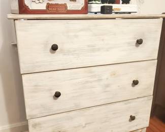Modern chest of drawers 