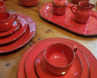 Super nice red dish set 