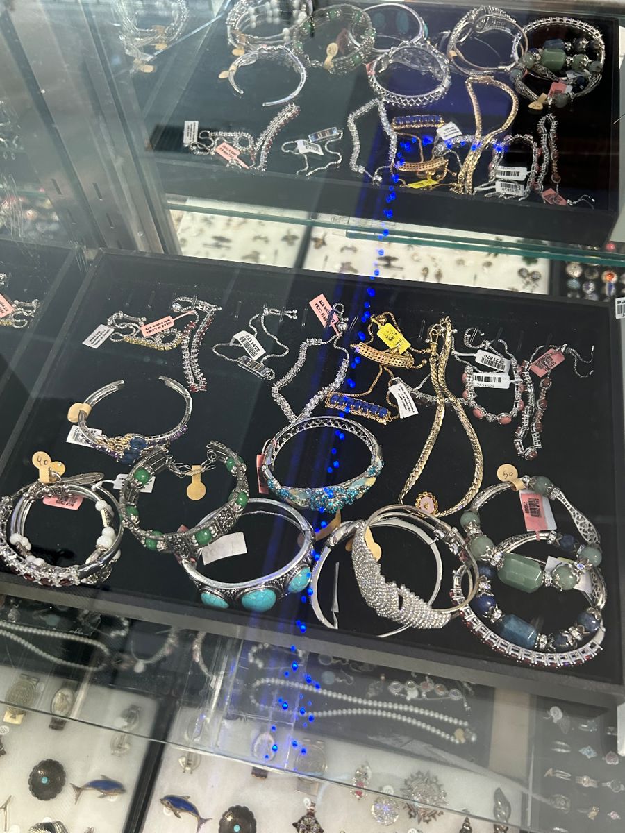 Large estate sale in Vienna starts on 11/24/2023