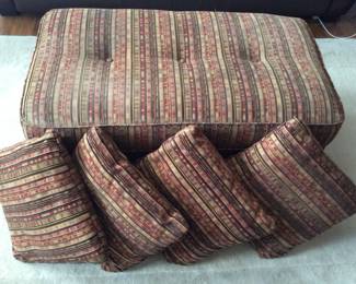 La-Z-Boy Custom Ottoman with (4) Pillows