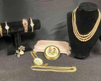 "Festival of Gifts" in Evans, GA. Starts Closing on Fri 12/1 at 8pm. Pickup on Mon 12/4 from 12-6pm. Please click here to view more photos, descriptions, and current bids:&nbsp;https://ctbids.com/estate-sale/24353