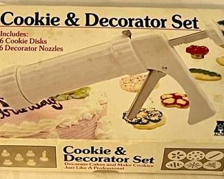 Cookie & Decorator Set