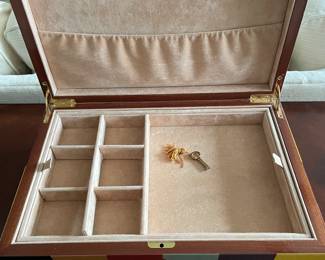 Additional view of inside of Mastro de Paja jewelry box ~