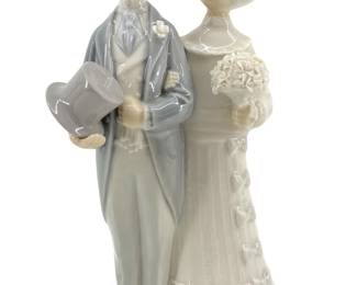 Lladro Porcelain Bride and Groom Sculpture
