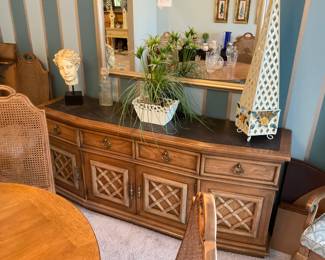 UNQUIE DININGROOM SET