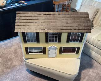 WOOD DOLL HOUSE