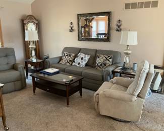 VIEW OF THE FAMILY ROOM.  LIKE NEW FURNITURE 