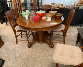 ANTIQUE OAK TABLE AND CHAIRS