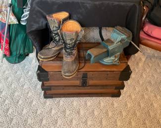 BOOTS, AMMO  WOOD BOX, AMERICAN MADE VISE