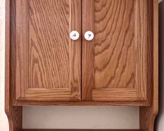 Hanging wall medicine cabinet