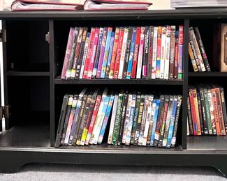 Storage cabinet with shelves