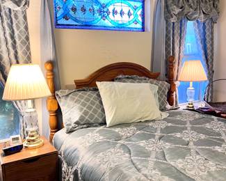 Queen bed and sheets