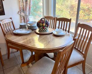Beautiful wood rounded dining table with 6 chairs
