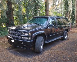 1998 Suburban 4x4, 454 auto, with only 86460 miles.