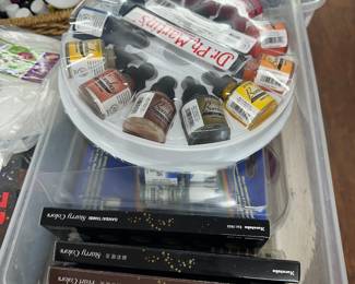 Large collection of paint
For scrapbooking 