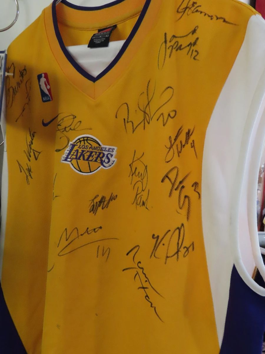 Signed lakers jersey from the 2003-04 roster. Not all signatures, Fisher, Fox, George, O'Neal, Russell, Walton and more.