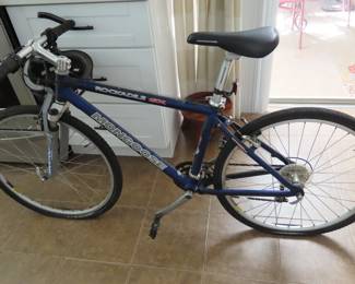 Mongoose bike with helmut.