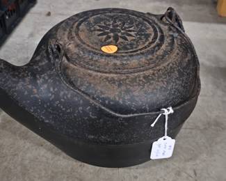 CAST IRON KETTLE