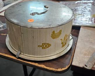 VINTAGE METAL CAKE CARRIER