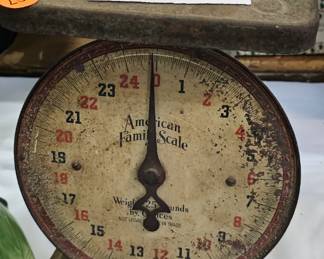 VINTAGE KITCHEN SCALES