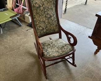 ANTIQUE ROCKING CHAIR