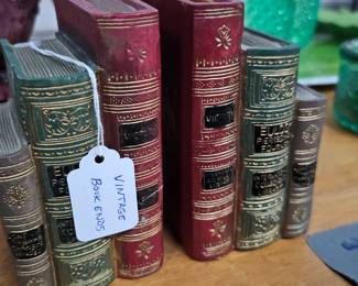 VINTAGE BOOKENDS