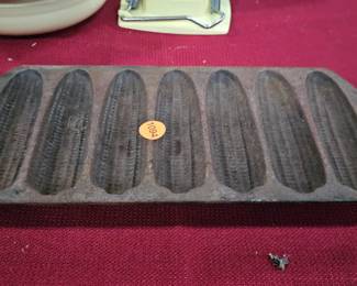 CAST IRON CORN BREAD PAN