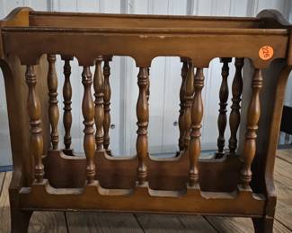 WOODEN MAGAZINE RACK