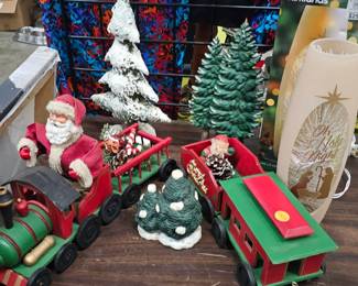 LOT OF CHRISTMAS DECOR