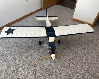 Model airplane