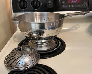 Lot 122 | Handled colander with Steamer Basket
