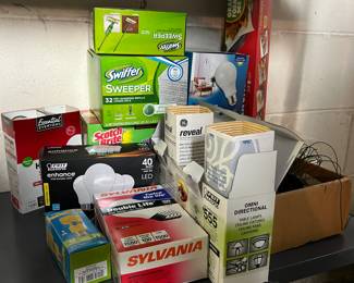 Lot 249 | Light Bulbs, Swift Sweeper Refills
