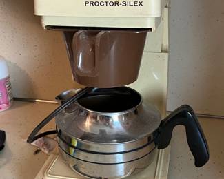 Lot 116 | Vintage Beverage Brewer Coffee Machine
