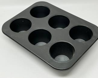 Lot 43 | Graham Kerr Large Popover Pan
