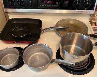 Lot 125 | Lot of Pots & Pans As Found
