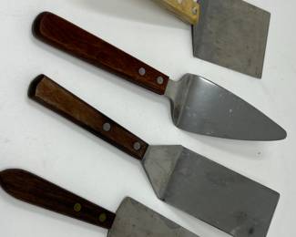 Lot 97 | Cake Lifters Serving Utensils
