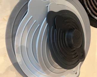 Lot 128 | Silicon Pot Lids
