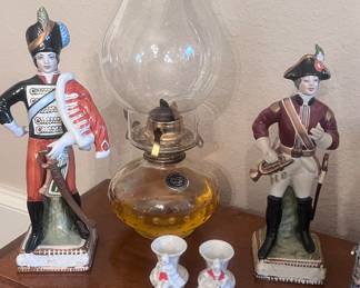 Fine Antique Porcelain Soldier   Capodimonte Collectibles. Italy. 1771-1834