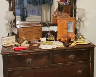 Antique 4 drawer dresser