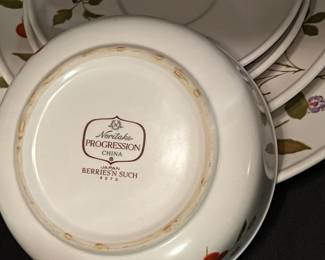 Noritake Berries n Such (42 pieces)