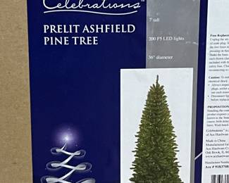 7 ft Christmas tree *Prelit*