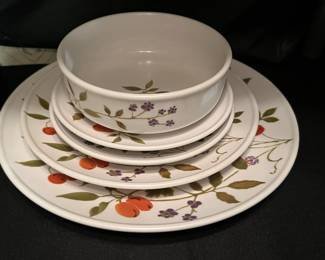 Noritake Berries n Such (42 pieces)