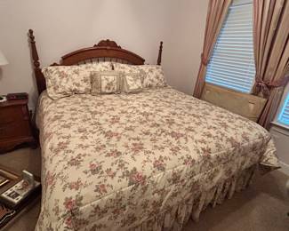 Lexington Furniture Victorian Sampler Collection Spindle King bed frame (mattress is like new and you can take with purchase of frame) 