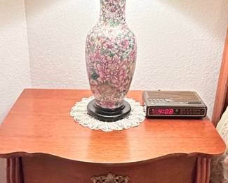 Nightstands galore-- and multiple lamps too!