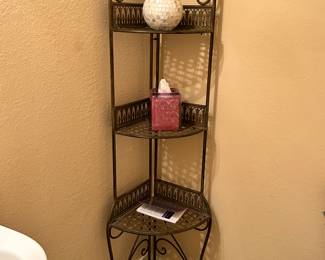 Corner-designed wire shelves 