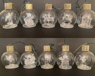 10 Illuminated Christmas Globe Ornaments
