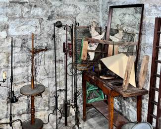 Pole lamps, bridge lamps 