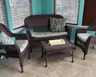  01 Wicker Patio Set 